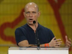 Surpresa: o republicano Steve Hilton lidera pesquisa para governador da Califórnia Surpresa: o republicano Steve Hilton lidera pesquisa para governador da Califórnia