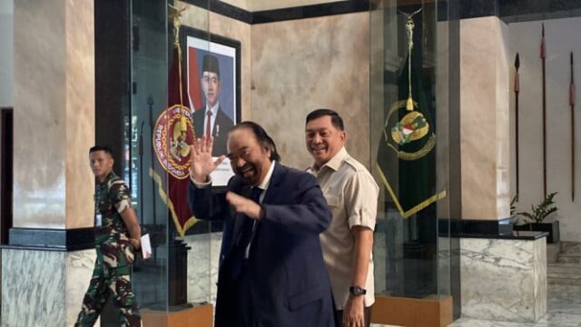 Surya Paloh encontra-se com o Ministro da Defesa Sjafrie no Ministério da Defesa e discute o quê? 

