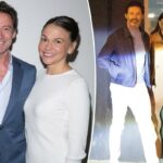 Sutton Foster se aproxima de Hugh Jackman em uma foto rara de um encontro noturno em Nova York