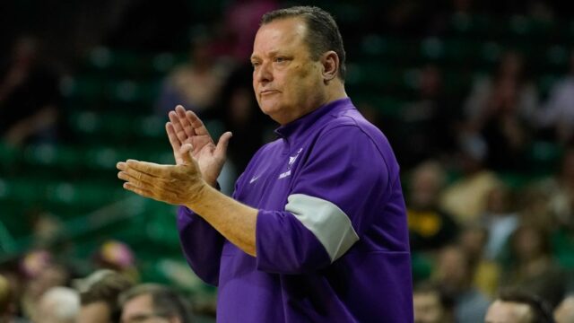 Tarleton State Train Gillispie em Exame 

