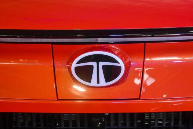 Tata Motors valida que definiu imperfeições de segurança, que sujeitaram The TATA Motors emblem is seen at the TATA Motors booth in Kolkata, India, on March 7, 2025.