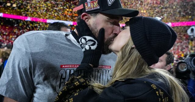 Taylor Swift obviamente tem muito para exaltar com Travis Kelce (especificamente na cama) 


