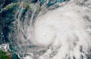 ‘Tempestade do século’ atravessa a Jamaica 'Tempestade do século' atravessa a Jamaica