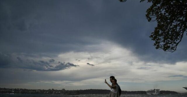 Fortes tempestades e granizo ameaçam atualmente Bargo e Appin, ao sul de Sydney, e continuam a se mover na direção leste.