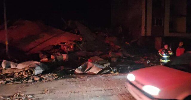 Terremoto de magnitude 6,1 atinge oeste da Turquia e edifícios Terremoto na Turquia