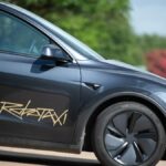 Tesla Robotaxis está travando mais do que Waymo, mesmo com monitores de segurança humana