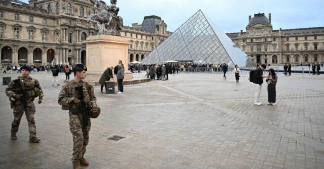 Tesouros saqueados do Louvre podem nunca ser encontrados, dizem especialistas

