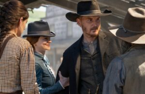 ‘The Abandons’ define o dia de lançamento da Netflix, recusar novas imagens de primeira aparência (resumo da informação da televisão) 'The Abandons' define o dia de lançamento da Netflix, recusar novas imagens de primeira aparência (resumo da informação da televisão)