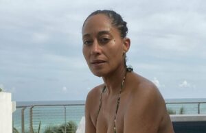 Tracee Ellis Ross comemora 53º aniversário com 20 fotos de biquínis escaldantes LOS ANGELES, CALIFÓRNIA - 03 DE JANEIRO: Tracee Ellis Ross participa do 2025 Golden Globes WWD Style Awards no Four Seasons Hotel Los Angeles em Beverly Hills em 03 de janeiro de 2025 em Los Angeles, Califórnia. (Foto de Rodin Eckenroth/WireImage)