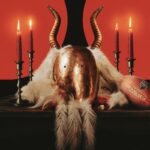 Transmita ou ignore: 'Him' no VOD, uma sátira grotesca e irritantemente óbvia da idolatria esportiva americana