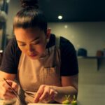 Transmita ou ignore: 'Knife Edge: Chasing Michelin Stars' na Apple TV +, uma série de documentos sobre o estresse que os restaurantes passam para obter e manter a honra dos melhores restaurantes