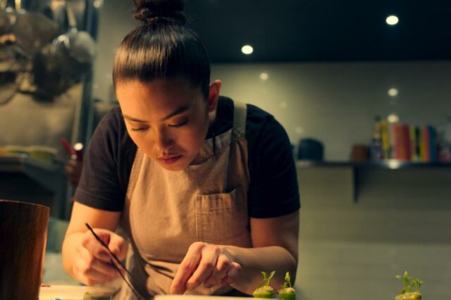 Transmita ou ignore: 'Knife Edge: Chasing Michelin Stars' na Apple TV +, uma série de documentos sobre o estresse que os restaurantes passam para obter e manter a honra dos melhores restaurantes

