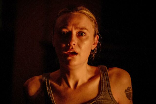 Transmita ou ignore: 'Vicious' na Paramount +, um thriller psicoterror frustrantemente vago de Dakota Fanning

