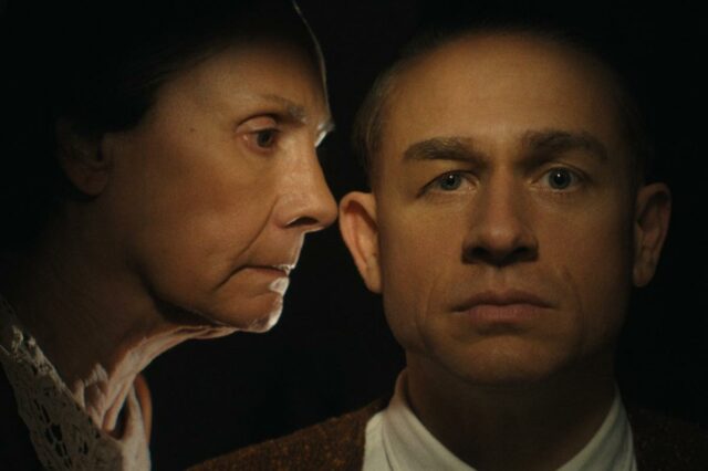 Transmite ou pule: 'Monster: The Ed Gein Story' On Netflix, sobre o serial killer que inspirou vários filmes de terror clássicos

