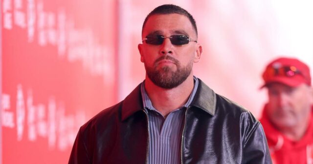 Recurso promocional Travis Kelce retorna ao Buzz Cut exclusivo no Chiefs Training Camp