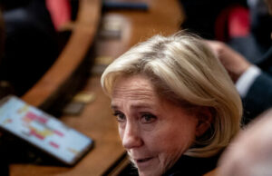 Tribunal determina que a líder soberana, Marine Le Pen, seja impedida de concorrer às eleições, mesmo quando a França está mais perto das pesquisas instantâneas Tribunal determina que a líder soberana, Marine Le Pen, seja impedida de concorrer às eleições, mesmo quando a França está mais perto das pesquisas instantâneas