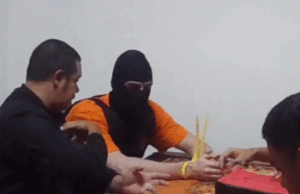 Trio australiano pode enfrentar pelotão de fuzilamento em Bali após acusações de assassinato Zivan Radmanovic e Sanar Ghanim.