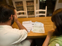 Trump conquistou a América que os democratas esqueceram O candidato a vice-presidente, John Edwards, fala em uma arrecadação de fundos no Hotel Intercontinental em Houston, Texas, em 15 de julho de 2004. James Nielsen (especial para o Chronicle) (James Nielsen/Houston Chronicle via AP)