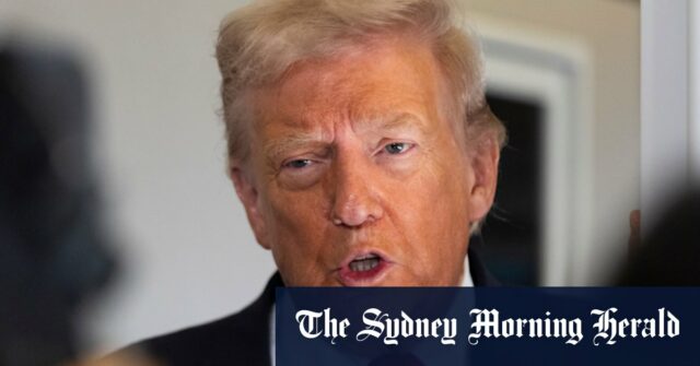 O presidente sul-coreano Lee Jae Myung conversa com o presidente chinês Xi Jinping na APEC na sexta-feira.