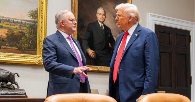 Trump e Albanese assinam acordo crítico sobre minerais em reunião amigável na Casa Branca


