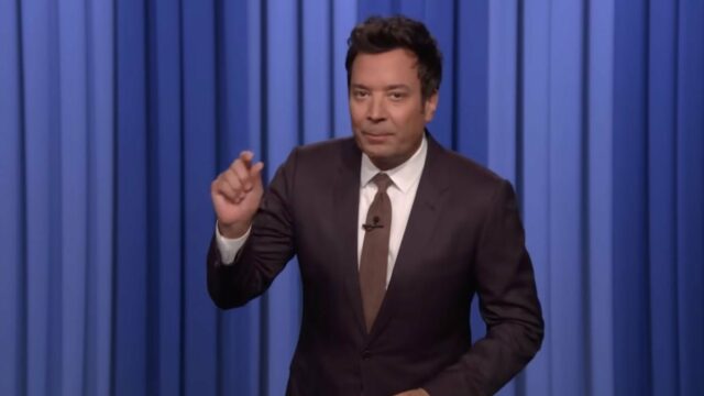 Trump está distribuindo um 'pedacinho da ala leste' para doces Trump está distribuindo um 'pedacinho da ala leste' para doces ou travessuras de Halloween, brinca Fallon | Vídeo