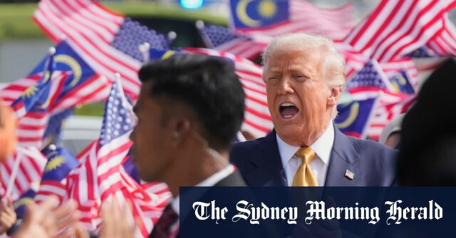 Trump, há muito errático no cenário mundial, atinge um novo O USS Gerald R. Ford dirige-se para as Caraíbas à medida que aumenta a pressão sobre a Venezuela.
