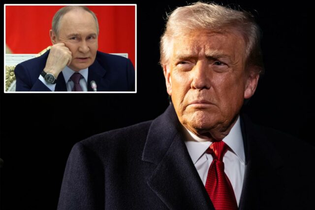Trump não se reunirá novamente com Putin até saber que O presidente russo, Vladimir Putin, em uma reunião, com a cabeça apoiada na mão.