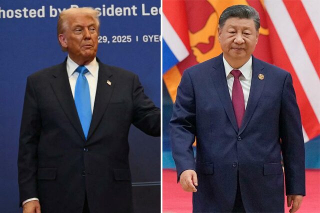 Trump ouviu no microfone provocando planos para cúpula com Xi Donald Trump e Xi Jinping apertam as mãos em frente às bandeiras dos EUA e da China.