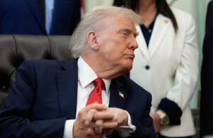 Trump planeja receber imigrantes – bem, os brancos Refugiados africâneres da África do Sul chegam, segunda-feira, 12 de maio de 2025, ao Aeroporto Internacional de Dulles em Dulles, Virgínia. (AP Photo/Julia Demaree Nikhinson)