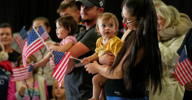 Trump reduz entrada de refugiados para 7.500. Serão em sua Trump reduz entrada de refugiados para 7.500. Serão em sua maioria sul-africanos brancos