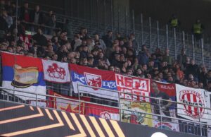 UEFA proíbe torcedores do Red Celebrity Belgrado no videogame fora da Organização Europa devido a encantamentos racistas UEFA proíbe torcedores do Red Celebrity Belgrado no videogame fora da Organização Europa devido a encantamentos racistas