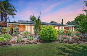 Um para os livros em Brookhampton quando este lote de estilo de vida chega ao mercado Um para os livros em Brookhampton quando este lote de estilo de vida chega ao mercado