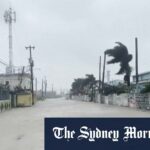 Um passeio pelas ruas inundadas de Kingston