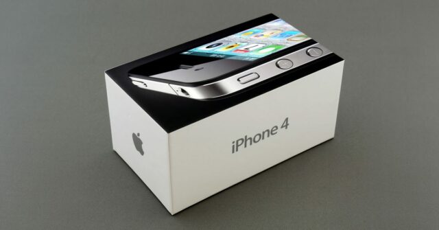 Os 20 bytes de código que consertaram o Antennagate | IPhone 4 em caixa mostrado