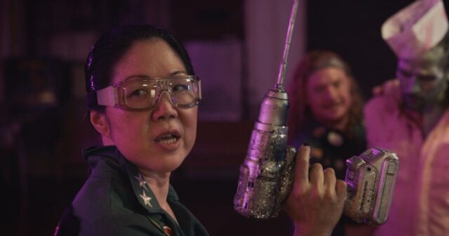 Uma criança de uma nobreza assustadora deixa sua marca sangrenta Uma criança de uma nobreza assustadora deixa sua marca sangrenta e liberada em 'Queens of the Dead'