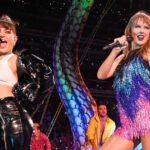 Charli XCX e Taylor Swift no iHeartRadio Jingle Ball em 12 de dezembro de 2014 em Nova York.