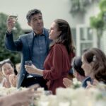 Uma nova namorada inaugura uma mudança de opinião no sombrio e político ‘Aniversário’