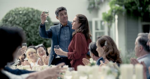 Uma nova namorada inaugura uma mudança de opinião no sombrio Uma nova namorada inaugura uma mudança de opinião no sombrio e político ‘Aniversário’