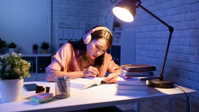 Utilize o método 'Overlearning' para dedicar informações essenciais à sua memória de longo prazo 

