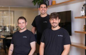 Veterinários de conhecimento israelenses arrecadam US$ 20 milhões para rastrear sinais de aquisição de designers Onfire’s CEO Tal Peretz, CTO Shahar Shavit and CPO Nitzan Hada