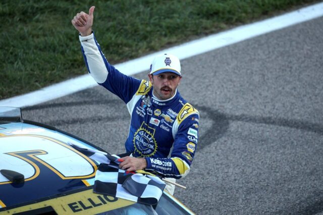 View: Chase Elliott fornece um sexo notável revelar choque para os seguidores 


