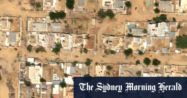 Visíveis do espaço, areias ensanguentadas expõem o massacre de milhares Os combatentes da RSF comemoram nas ruas de El-Fasher no domingo, em imagem retirada da conta do Telegram da RSF.