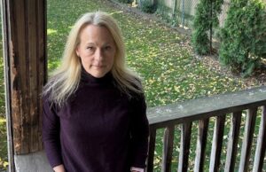 ‘Você pode ouvi-los nas superfícies das paredes’: proprietários de casas criticam a invasão de ratos em vizinhos que alimentam animais selvagens Cond. Rachel Chernos Lin aconselha os proprietários a tentarem trabalhar juntos para resolver disputas de bairro. mas se isso não funcionar, as pessoas devem entrar em contato com o vereador local.