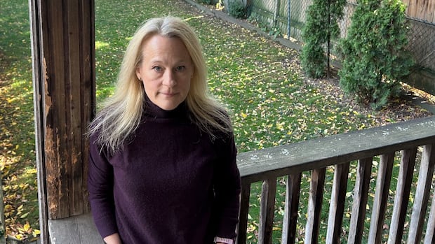 'Você pode ouvi-los nas superfícies das paredes': proprietários de casas Cond. Rachel Chernos Lin aconselha os proprietários a tentarem trabalhar juntos para resolver disputas de bairro. mas se isso não funcionar, as pessoas devem entrar em contato com o vereador local.