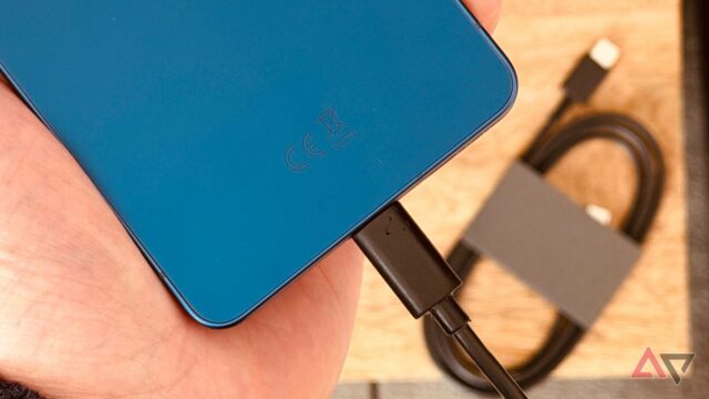 Cabo USB C que vem com o Samsung Galaxy Z Flip 7