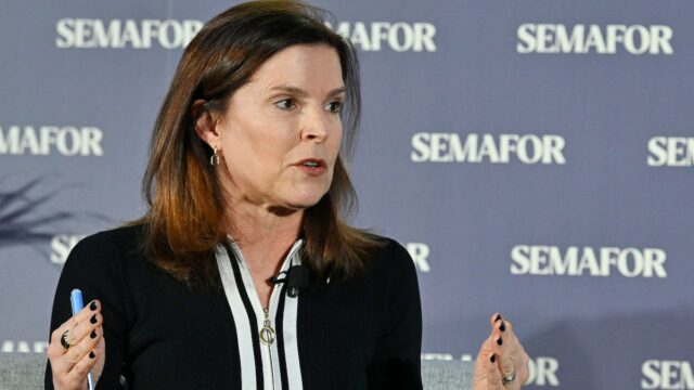 Wall Surface Road Journal desiste de muitos repórteres e editores do grupo de informações de bem-estar e pesquisa científica 

