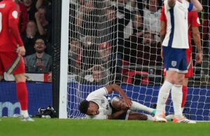 Watkins eliminado das eliminatórias da Inglaterra para o Globe Mug contra a Letônia Watkins eliminado das eliminatórias da Inglaterra para o Globe Mug contra a Letônia