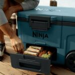 Woot tem o refrigerador Ninja FrostVault de 45 litros à venda com um desconto de US $ 100, superando qualquer tipo de preço de tabela que a Amazon já ofereceu