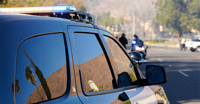 Xerife de San Bernardino: intruso baleado ao tentar entrar à Xerife de San Bernardino: intruso baleado ao tentar entrar à força em uma residência