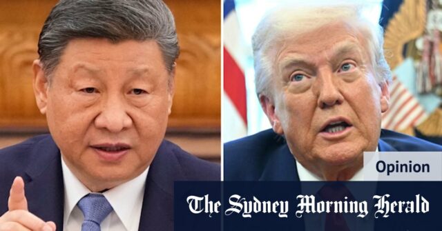 O presidente chinês, Xi Jinping, inspeciona as tropas antes de um desfile militar no mês passado.